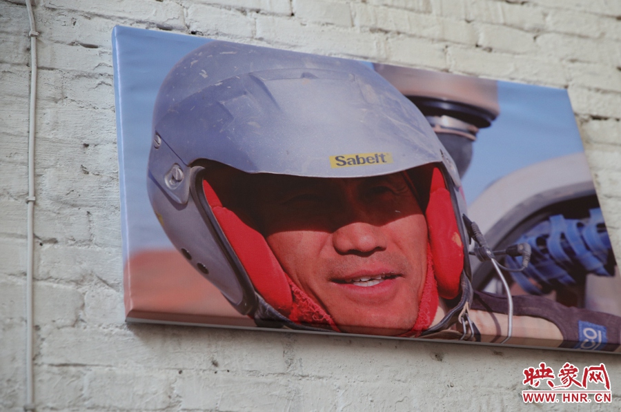 賽車的世界、更是男人的世界。圖為部分參展攝影作品。