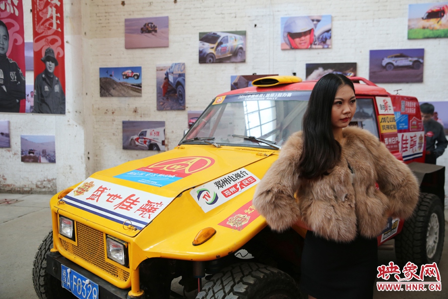 姐是車模，賽車的車。