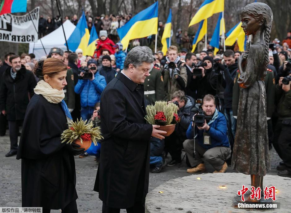 當?shù)貢r間2014年11月22日，烏克蘭基輔，民眾舉行儀式紀念1932-1933烏克蘭大饑荒81周年