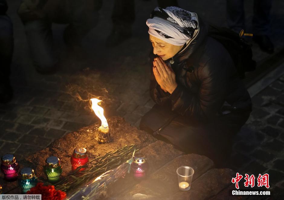 當?shù)貢r間2014年11月22日，烏克蘭基輔，民眾舉行儀式紀念1932-1933烏克蘭大饑荒81周年