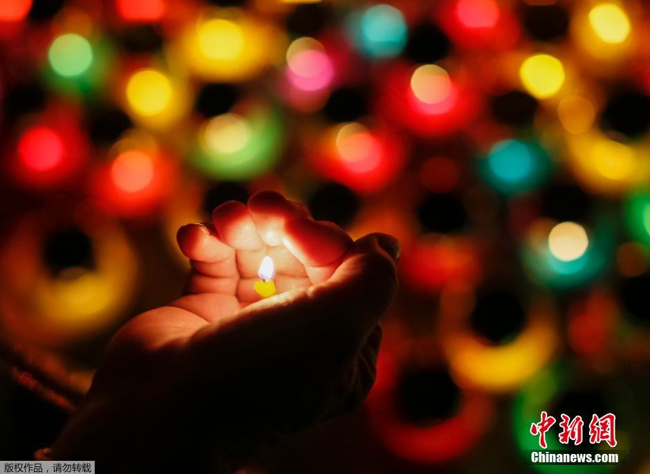 當?shù)貢r間2014年11月22日，烏克蘭基輔，民眾舉行儀式紀念1932-1933烏克蘭大饑荒81周年