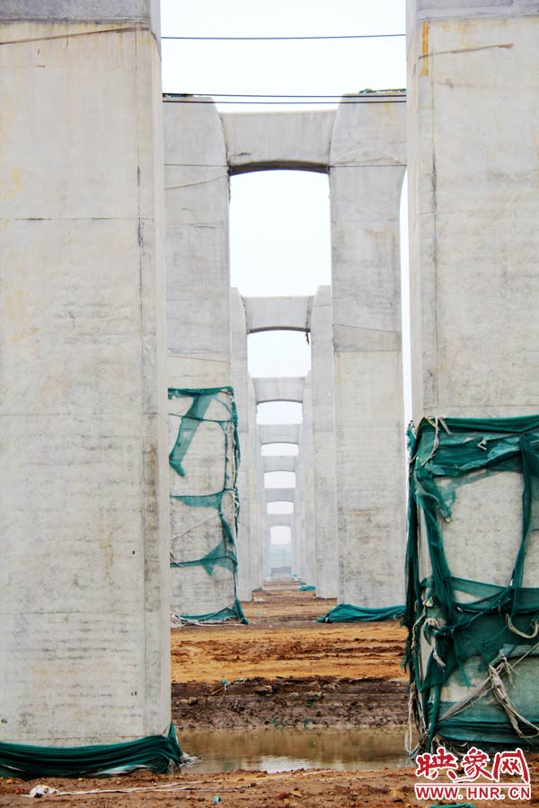 目前附近居民認(rèn)為“照目前的施工狀況看，年底主體完工已不太可能”。