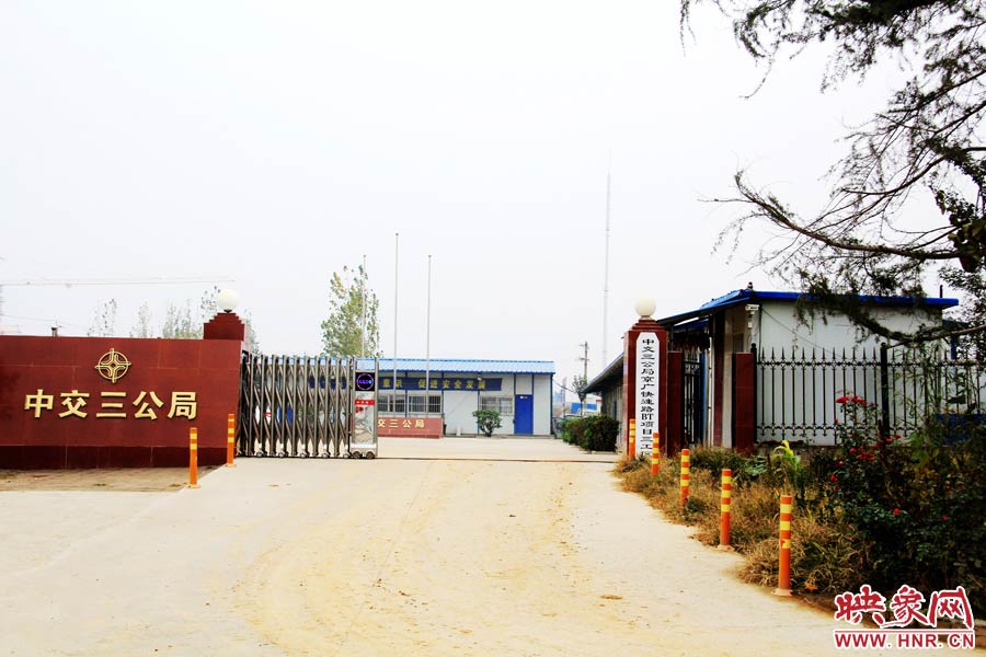 鄭州市京廣快速路南段三工區(qū)項(xiàng)目部還未撤離。