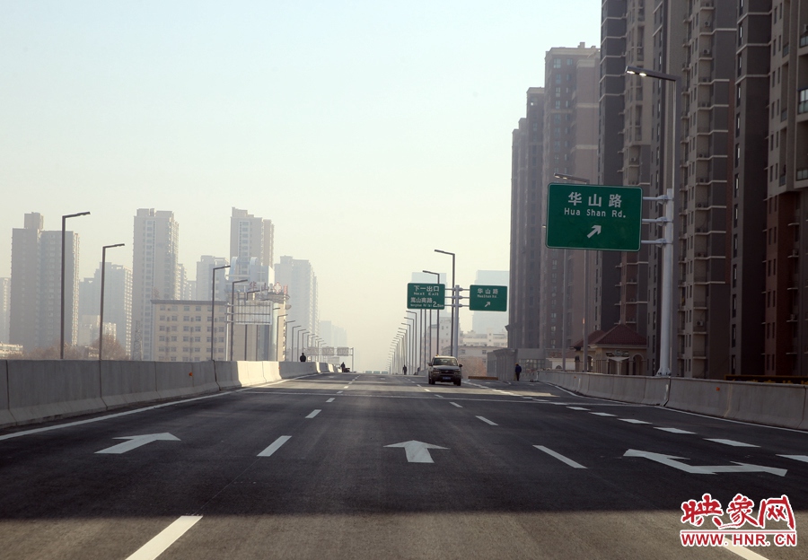 嵩山南路方向，華山路出口。