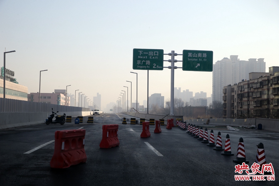 嵩山南路出口，由西向東至嵩山南路出口向東暫未開(kāi)通。