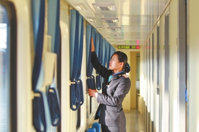 臥鋪車廂 半包式，更具私密性和舒適性。