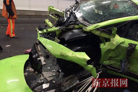一輛蘭博基尼與一輛法拉利發(fā)生事故，現(xiàn)場狀況慘烈