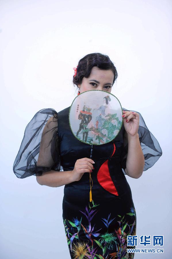 15萬(wàn)人同秀旗袍 展現(xiàn)中國(guó)服飾之美 15萬(wàn)人同秀旗袍 展現(xiàn)中國(guó)服飾之美