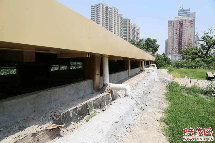 保護殼外部設(shè)計有排水系統(tǒng)。