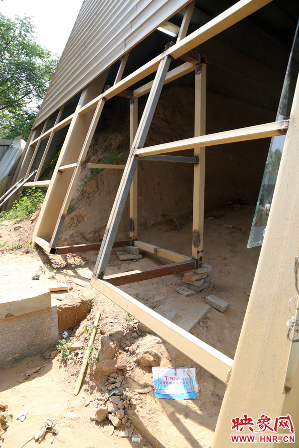 目前，該項工程即將竣工。