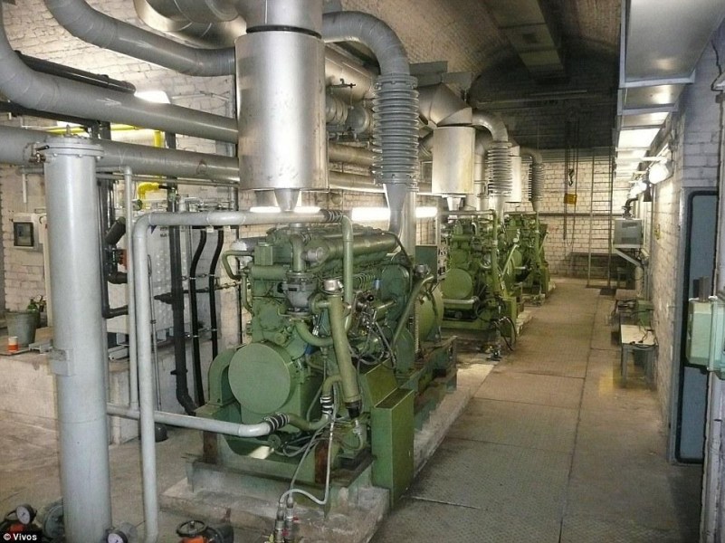 地堡中有無(wú)數(shù)個(gè)洞室，每個(gè)都會(huì)有自己的安全系統(tǒng)，還有無(wú)數(shù)可密封的防爆門。