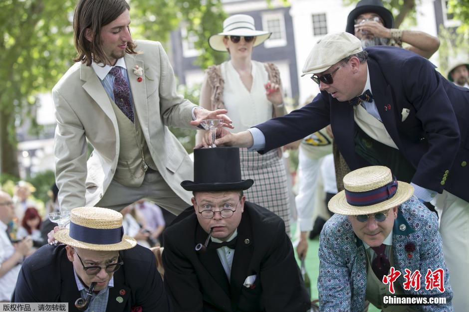 倫敦紳士運(yùn)動(dòng)會(huì) 騎車“擊傘”人仰馬翻