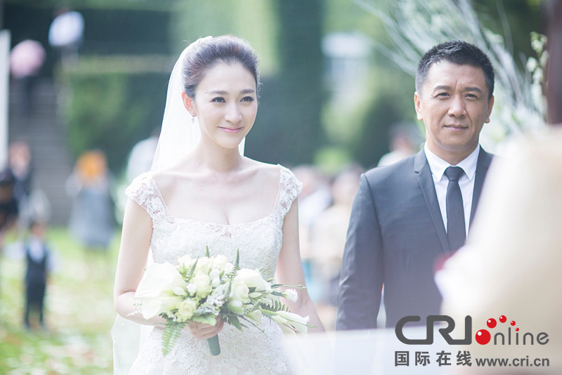 李小冉比利時(shí)辦婚禮 朱丹、鐘欣潼、應(yīng)采兒做伴娘