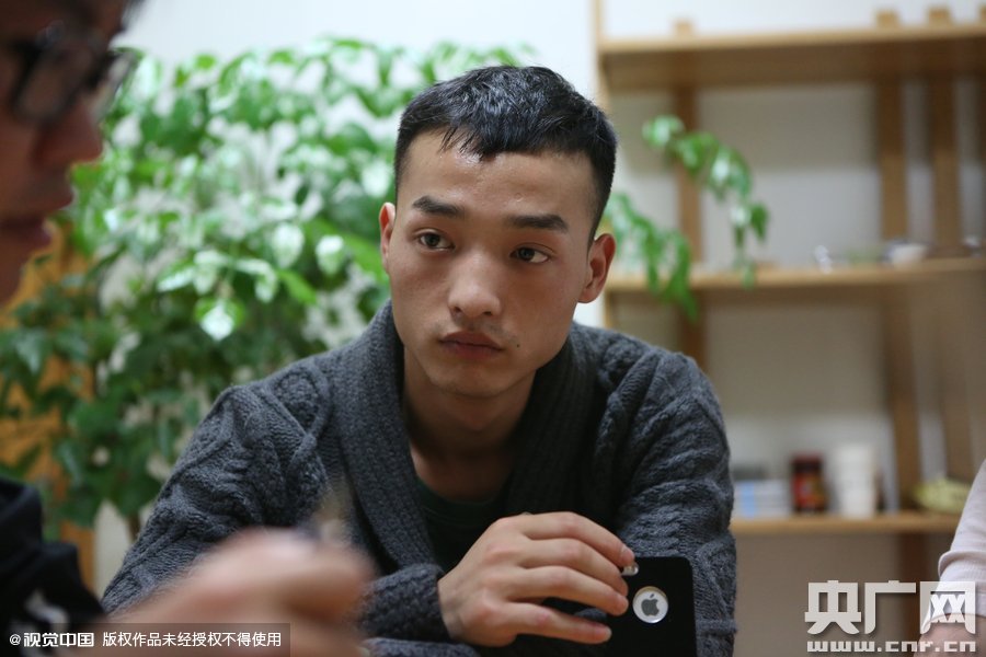 網(wǎng)絡紅人葉良辰現(xiàn)身浙江臺州，接受記者的專訪。