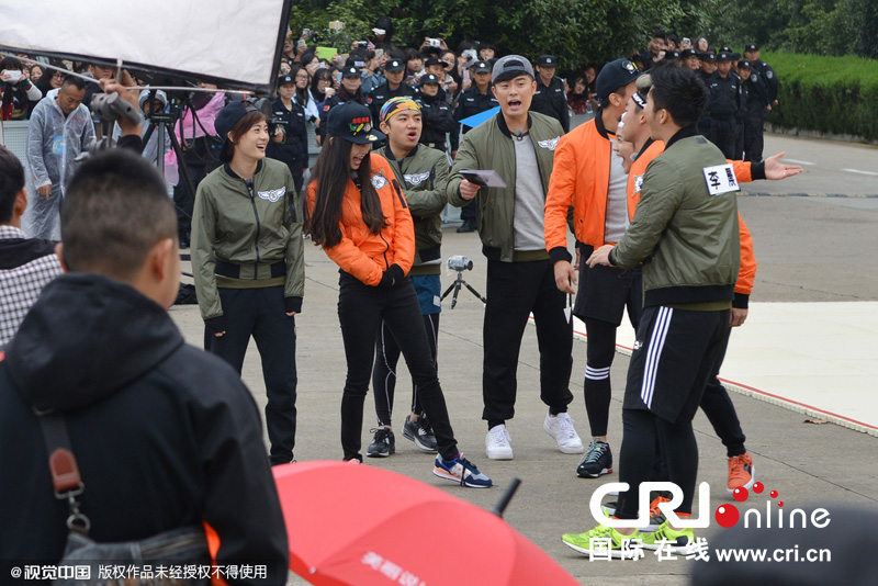 《奔跑吧兄弟》第三季劇組到南京錄制節(jié)目。