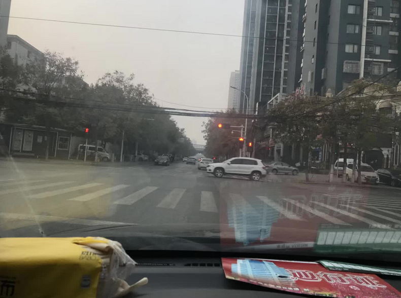 限行第一天！鄭州的早高峰是這個(gè)樣子的