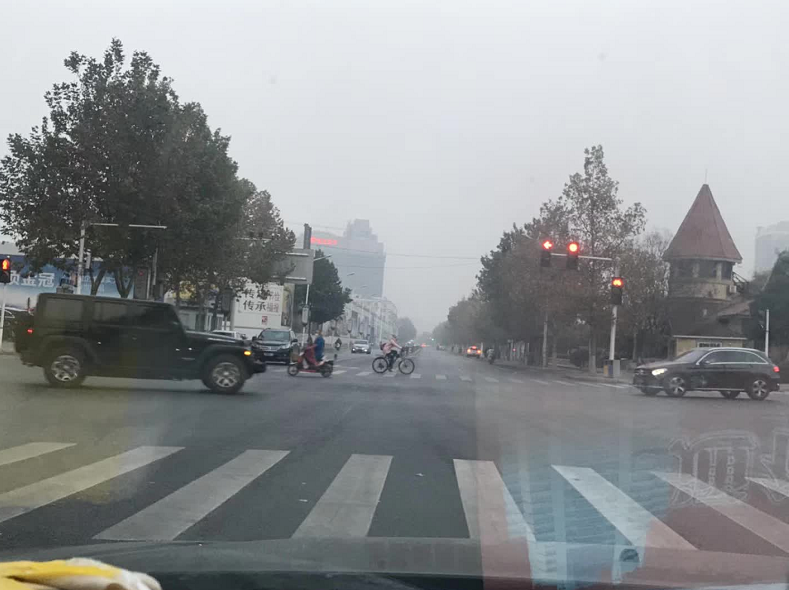 限行第一天！鄭州的早高峰是這個(gè)樣子的