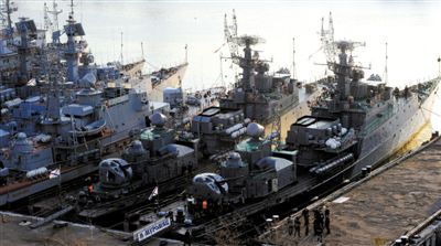 4月1日，?？吭诳死锩讈喨咚雇胁柕能娕灒渲幸灿袨蹩颂m海軍軍艦。