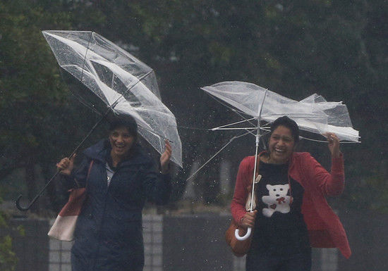 19號(hào)臺(tái)風(fēng)在日本登陸，帶來強(qiáng)降雨。