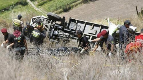 秘魯南部一客車墜落山谷，至少25人死亡網(wǎng)頁截圖