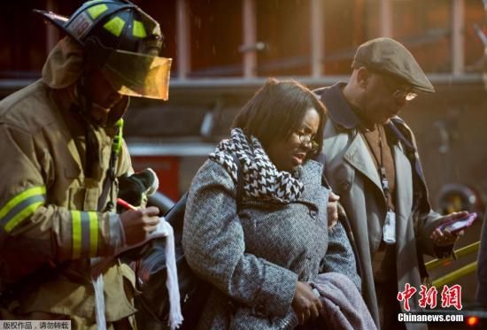 當(dāng)?shù)貢r間1月12日，美國華盛頓市中心朗方廣場站突然冒出濃煙，事件導(dǎo)致一名女性喪生。