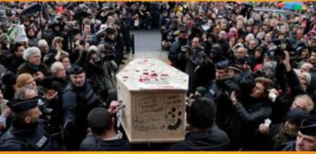 圖為送葬當(dāng)天的場(chǎng)景。