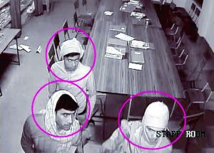 印度警方15日說(shuō)，當(dāng)局已確認(rèn)涉嫌輪奸七旬修女的部分嫌疑人身份，正懸賞10萬(wàn)盧比（約1500美元）通緝