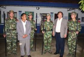 　5月17日，岳陽監(jiān)獄，自稱是聯(lián)合國官員的男子被當場抓獲。圖/通訊員續(xù)暖和