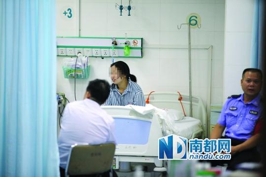 5月30日上午,跳橋女子獲救后被送往醫(yī)院救治,警方到場調(diào)查。南都記者 陳偉斌 攝