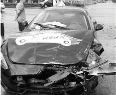 一女模特試駕瑪莎拉蒂撞車 維修費高達(dá)幾十萬