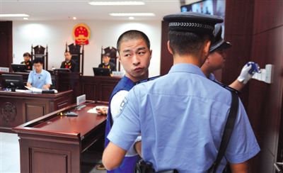 宣判后，馬凱被帶出法庭時(shí)，沖著旁聽席上的姐姐喊道：“照顧好媽”。