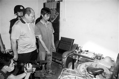 今年8月，我國內(nèi)地發(fā)生多起單身女性乘坐“黑車”后慘遭車主殺害的案件，被網(wǎng)友稱為“黑色8月”。