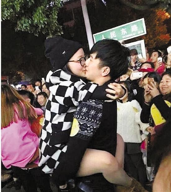 雖只是縣城的比賽，但水準(zhǔn)著實(shí)不低，居然有選手采用考拉式。