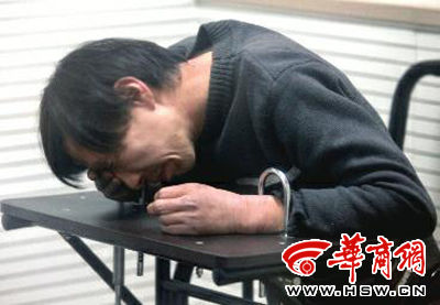 3月29日，多次騷擾孕婦的賈某在公安蓮湖分局接受訊問