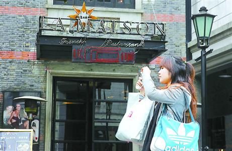 上海廣告牌明天起不得單獨使用外文 市民可監(jiān)督 上海廣告牌明天起不得單獨使用外文 市民可監(jiān)督