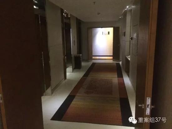 事發(fā)電梯口。    新京報(bào)記者 林斐然 攝