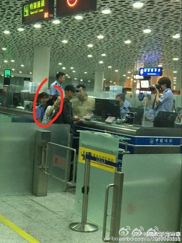 網(wǎng)友在得知此事后，紛紛炮轟上傳照片的人，認(rèn)為該舉動(dòng)嚴(yán)重侵犯了一人的隱私，涉嫌犯罪