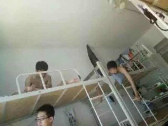 這個學(xué)校的男生宿舍火了！女同學(xué)都喊著要嫁