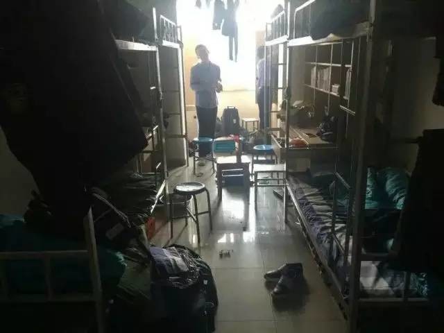 這個學(xué)校的男生宿舍火了！女同學(xué)都喊著要嫁