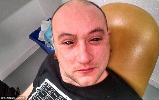 一支來自加州的研究團隊研發(fā)了一種能使人類擁有夜視能力的藥水。該溶液由二氫卟吩e6與胰島素和生理鹽水混合而成。在往實驗對象加西亞?里西納眼中滴入少量溶液之后，他的眼睛先是呈現全黑色，但在藥水被吸收之后即恢復正常。