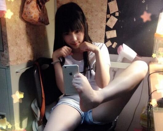 妹子們每周花至少五小時自拍，到底是為啥？