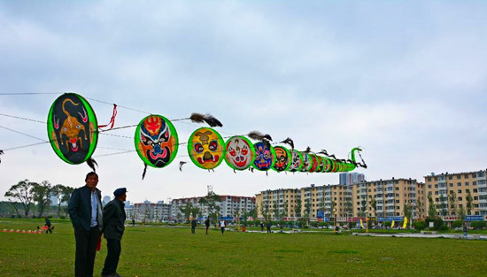 吉林舉辦風箏文化藝術節(jié) 五百風箏大比拼(圖)