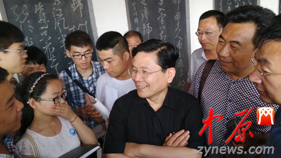 余光中、汪國真做客杜甫故里 共話詩圣家國情懷