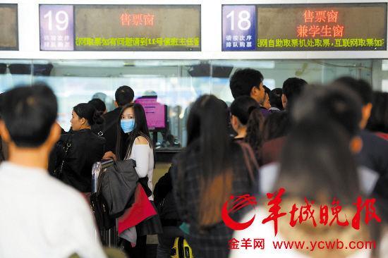 2015年春運(yùn),“囤票”不再是黃牛的專屬行為,普通乘客也開始加入其中。
