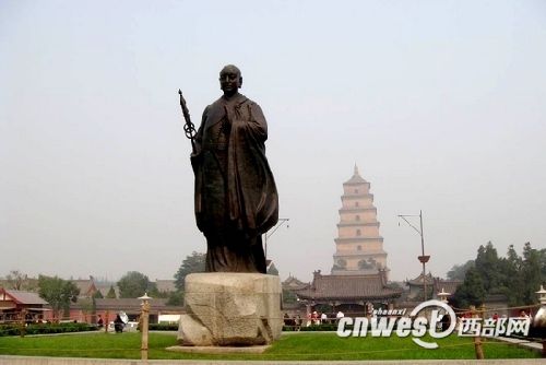 樹立于大雁塔前的唐玄奘像,他是中印兩國悠久交流史的代表人物。