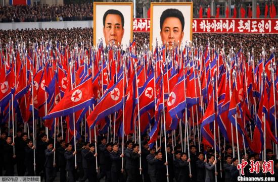 4月20日，包括軍人、公務(wù)員與平壤市民在內(nèi)的朝鮮各界民眾在金日成廣場集會，譴責并發(fā)誓要“消滅”韓國李