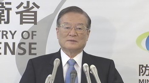 日本防衛(wèi)省森本敏16日上午出席記者會(huì)。