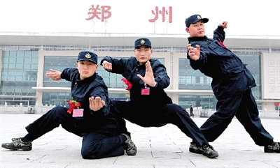 昨日，即將入伍的少林高手們啟程前合影留念