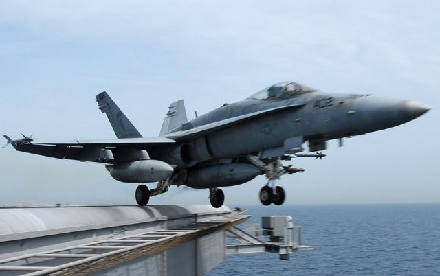資料圖：美軍F-18艦載機(jī)。