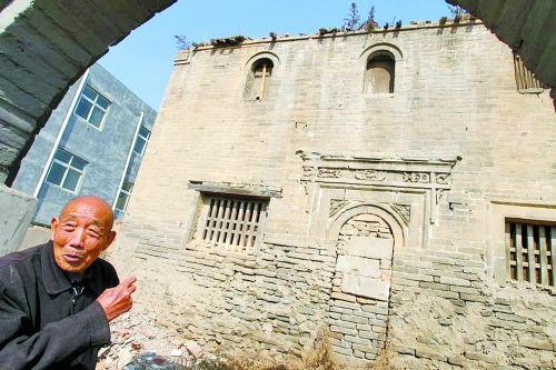 為保護古民宅，鄭州北四環(huán)繞開5米